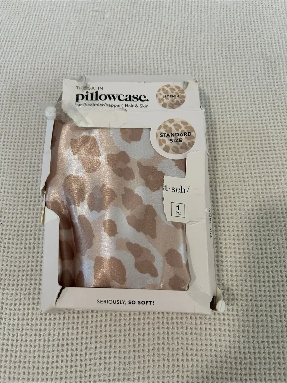 Kitsch Satin Pillowcase, Leopard, Standard, 1 Count, NWT Box has damage